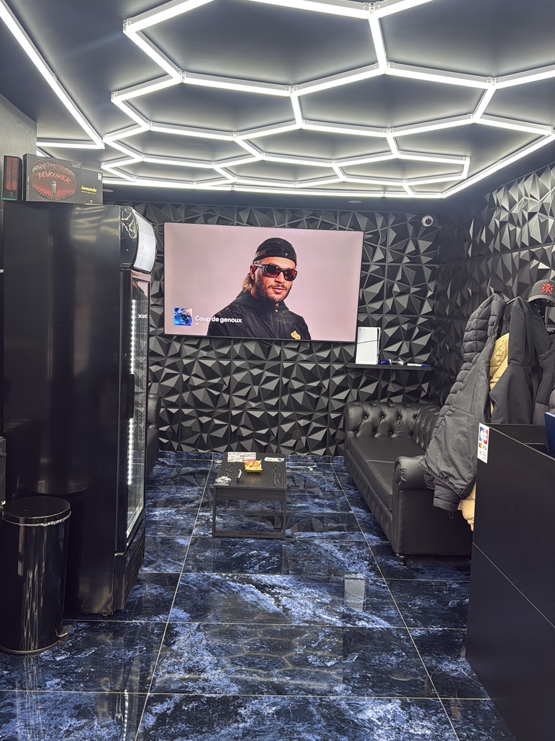 A&J barbershop — Avant